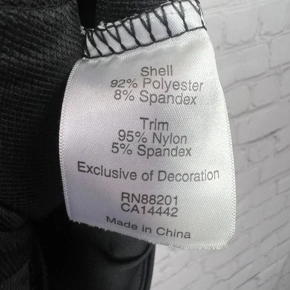 🔥2/$10 |•MONDETTA•| Black Sleeveless Jacket - Picture 5 of 5